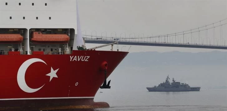Ολλανδικό πλοίο με ιταλική σημαία μαζί με το Γιαβούζ